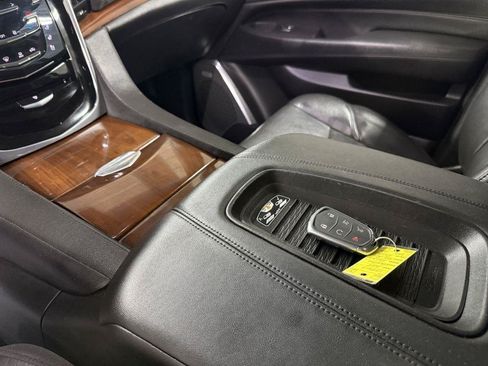 Used 2018 Cadillac Escalade ESV Premium Luxury AWD/4WD image 27