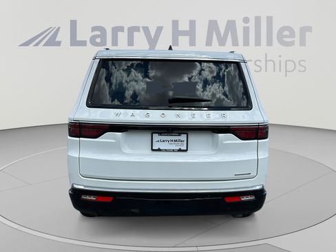 Used 2024 Jeep Wagoneer Series III AWD/4WD image 4