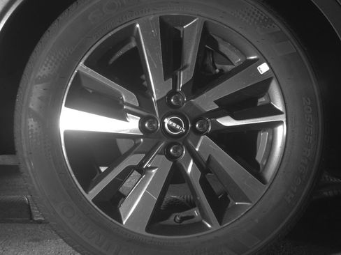 Used 2025 Nissan Versa SV FWD image 15