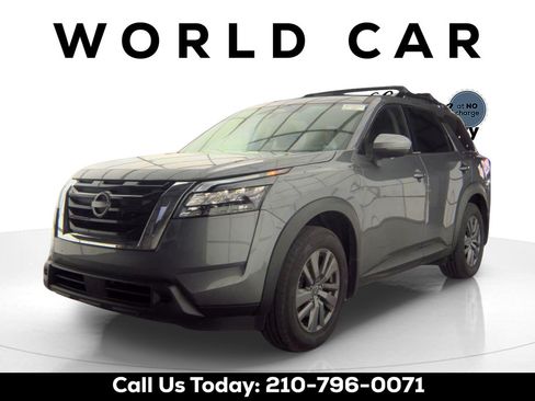 Used 2025 Nissan Pathfinder SV w/ SV Premium Package FWD image 4