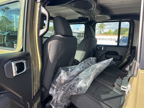 New 2026 Jeep Gladiator Sport AWD/4WD image 31