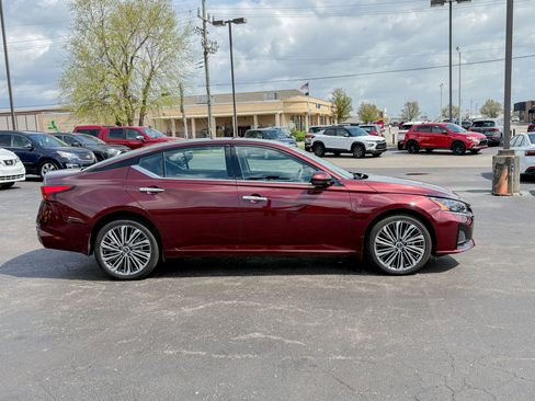 Used 2025 Nissan Altima 2.5 SL AWD/4WD image 7