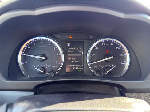 Used 2019 Toyota Highlander XLE image 26