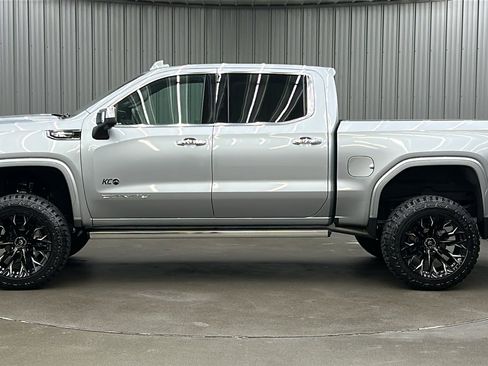 Used 2025 GMC Sierra 1500 Denali Ultimate image 2