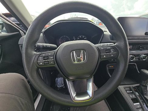 Used 2023 Honda CR-V EX image 4