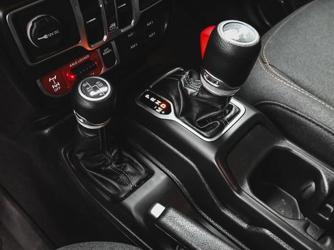 Used 2025 Jeep Wrangler Unlimited Sport S 4xe AWD/4WD image 22