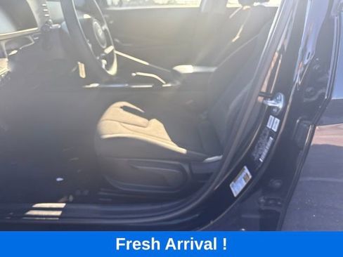 Used 2024 Hyundai Elantra SE FWD image 2
