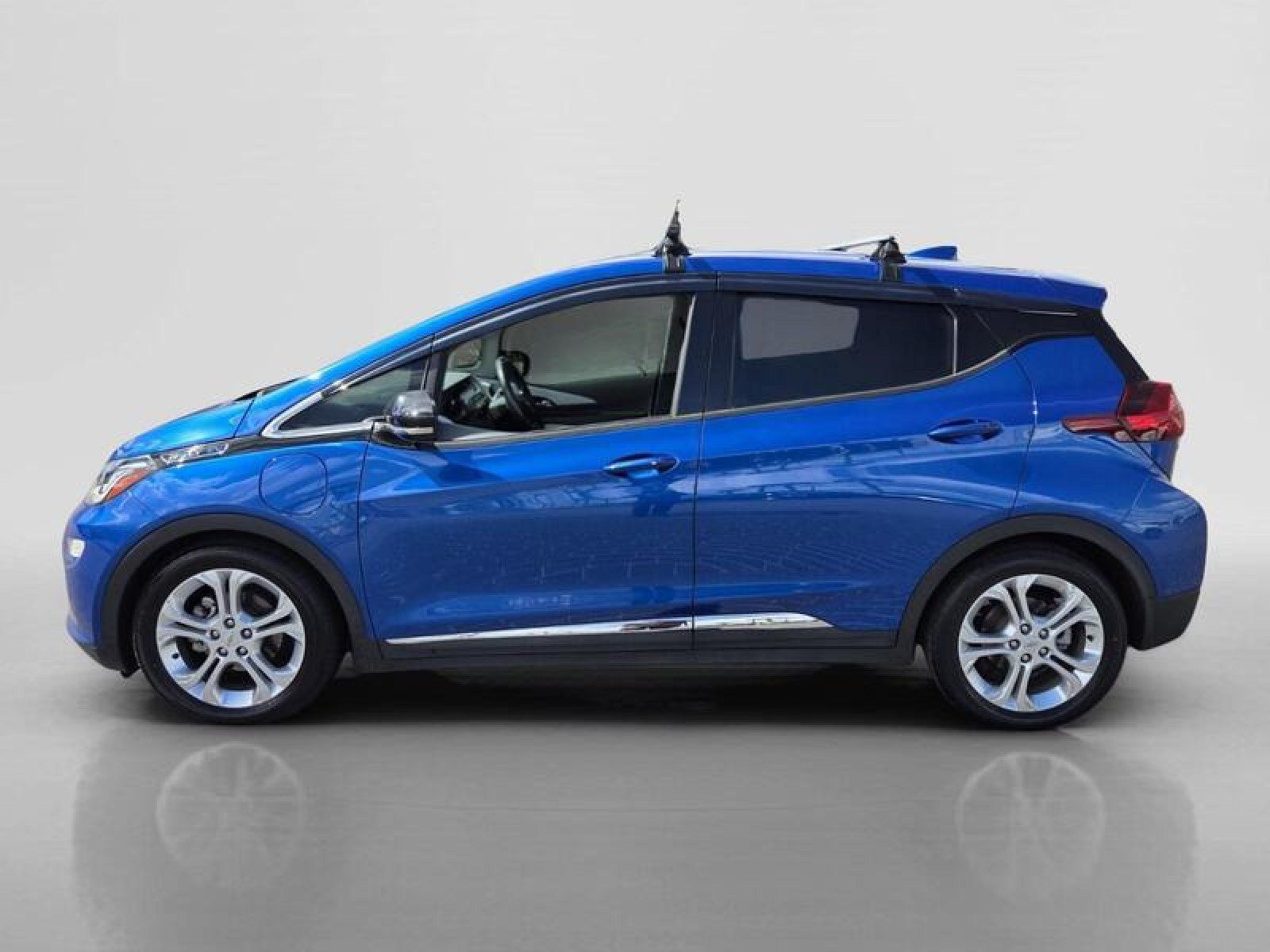Used 2020 Chevrolet Bolt LT FWD image 2