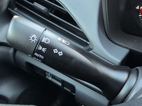 Used 2025 Subaru Crosstrek 2.0i image 27