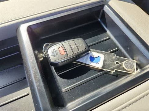 Used 2025 Toyota Tundra Limited image 28