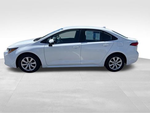 Used 2026 Toyota Corolla LE FWD image 3