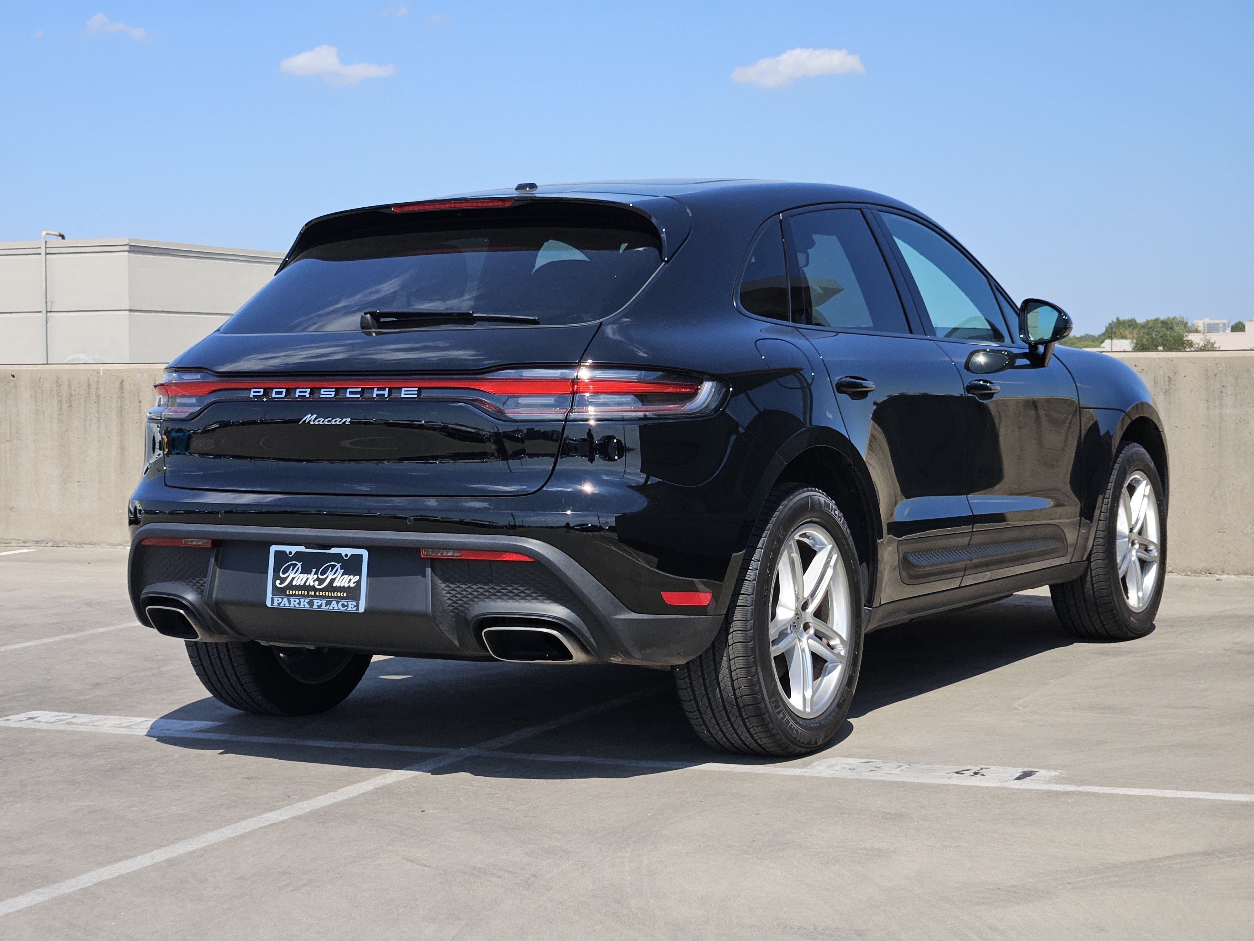 Certified 2026 Porsche Macan AWD/4WD image 8
