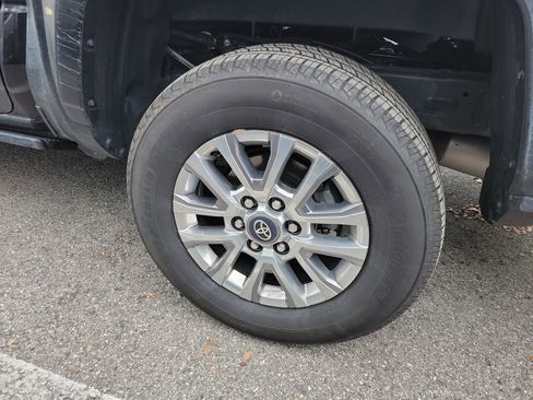 Used 2024 Toyota Tacoma Limited image 20