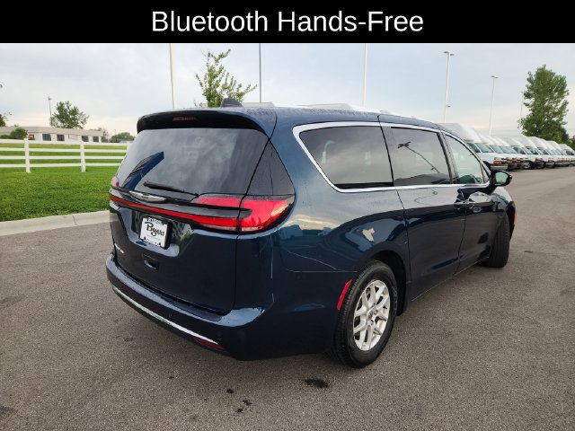 Used 2024 Chrysler Pacifica Touring FWD image 9