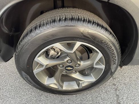 Used 2025 Chevrolet Trax LT w/ LT Convenience Package image 13