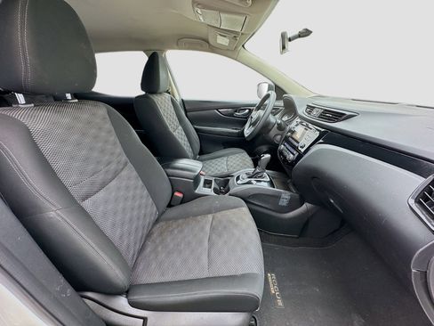 Used 2017 Nissan Rogue Sport SV image 19