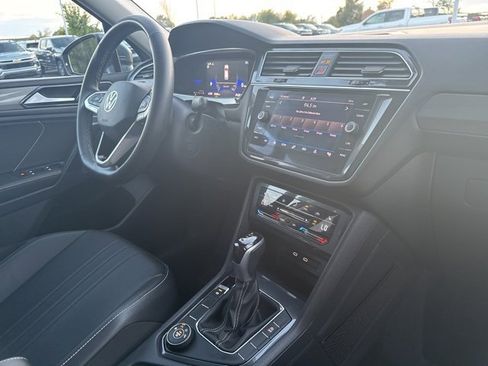 Used 2022 Volkswagen Tiguan SE image 15