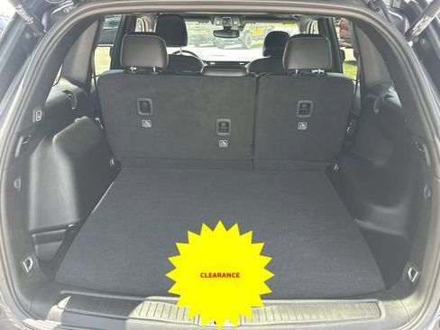 Used 2024 Jeep Grand Cherokee Altitude RWD image 10