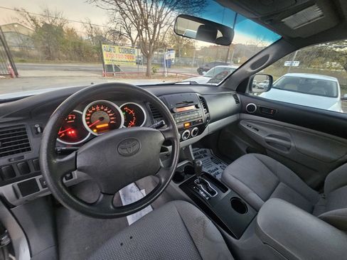 Used 2010 Toyota Tacoma PreRunner image 21