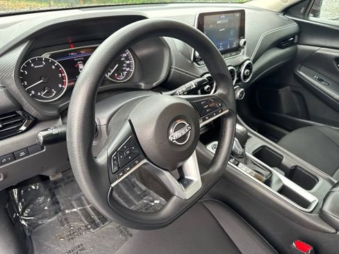 Used 2024 Nissan Sentra SV FWD image 9