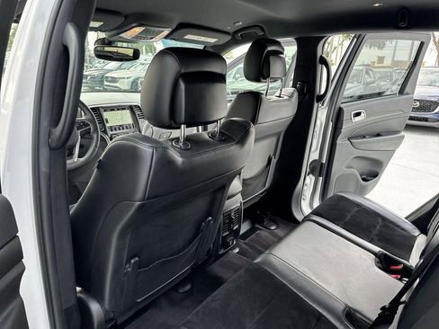 Used 2018 Jeep Grand Cherokee Altitude RWD image 34