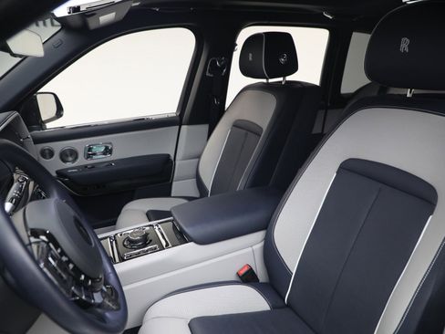 Used 2022 Rolls-Royce Cullinan Black Badge AWD/4WD image 17