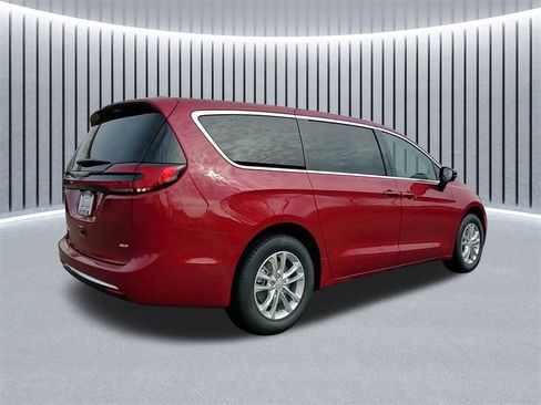 New 2026 Chrysler Pacifica Select image 6