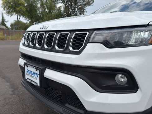 Used 2024 Jeep Compass Latitude AWD/4WD image 5