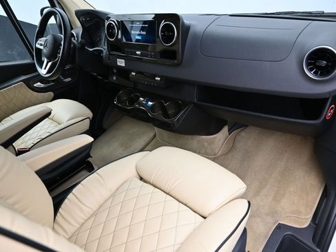 Used 2020 Mercedes-Benz Sprinter 2500 image 15