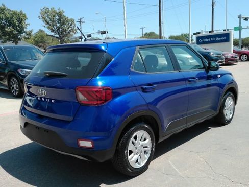 Used 2023 Hyundai Venue SE FWD image 6