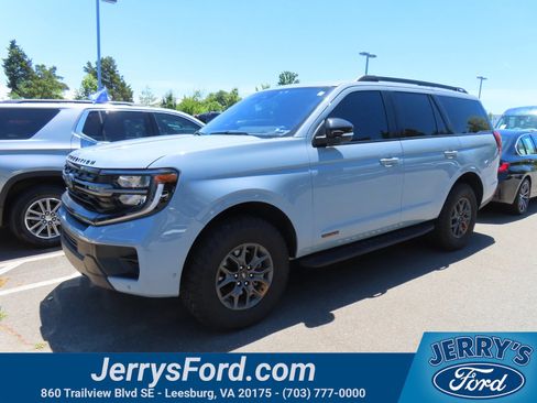 Used 2025 Ford Expedition Tremor AWD/4WD image 3