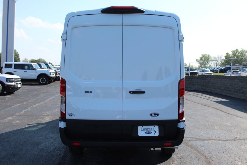 New 2027 Ford Transit 250 148 Medium Roof w/ Load Area Protection Package RWD image 4