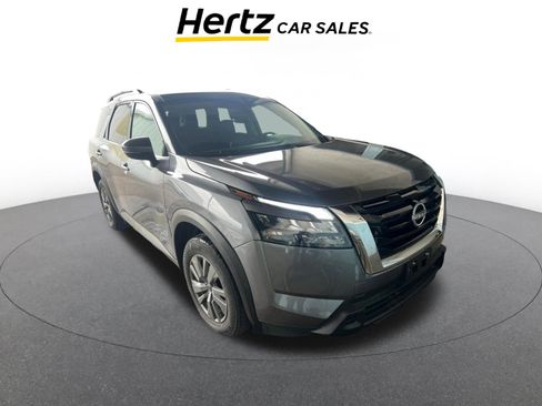 Used 2025 Nissan Pathfinder SV image 1