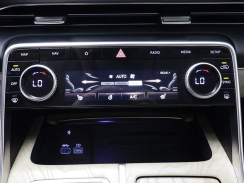 Used 2024 Genesis GV80 2.5T AWD/4WD image 12
