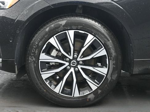 Used 2023 Volvo XC60 B5 Plus image 35