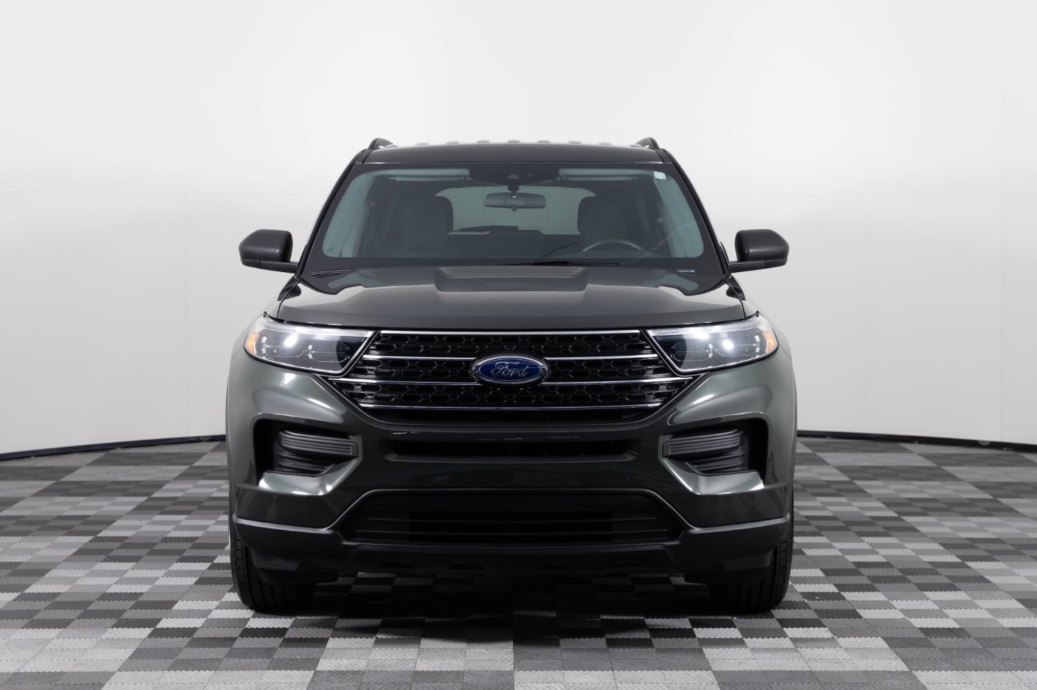 Used 2023 Ford Explorer XLT AWD/4WD image 12