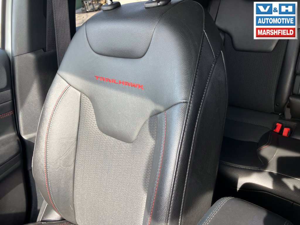 Used 2025 Jeep Compass Trailhawk AWD/4WD image 14