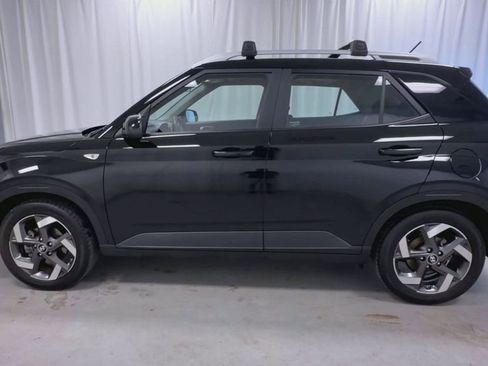 Used 2025 Hyundai Venue SEL FWD image 19