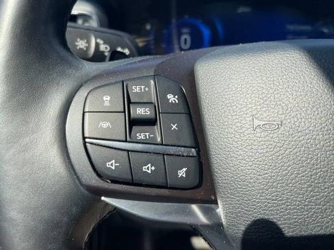 Used 2020 Ford Explorer Platinum w/ Premium Technology Package AWD/4WD image 23