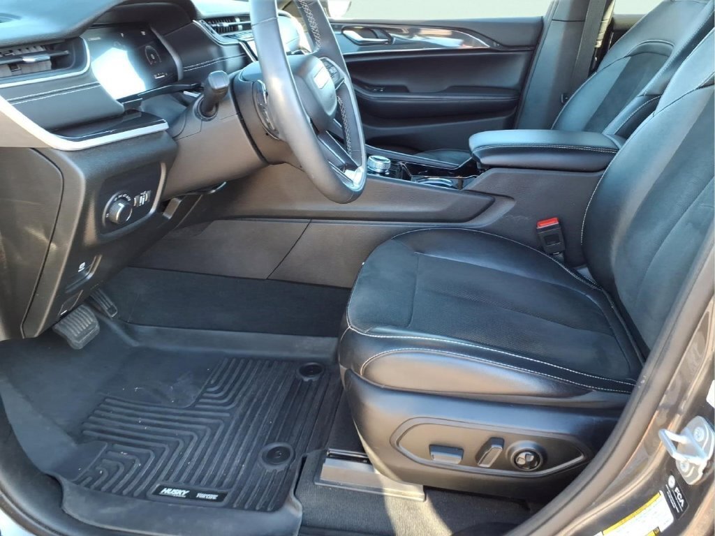 Used 2023 Jeep Grand Cherokee L Laredo AWD/4WD image 20