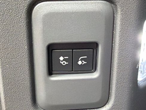 Used 2024 Land Rover Defender 110 X-Dynamic SE AWD/4WD image 14