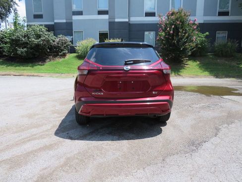 Used 2021 Nissan Kicks SV image 5