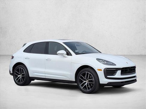 Used 2025 Porsche Macan image 7