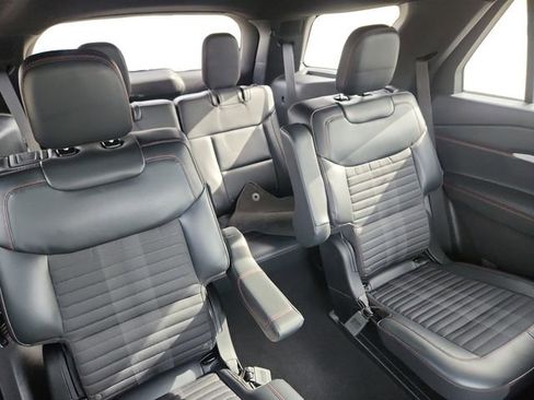 Certified 2025 Ford Explorer ST-Line AWD/4WD image 18