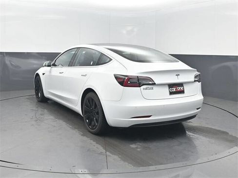 Used 2018 Tesla Model 3 Mid Range image 3