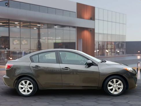 Used 2010 MAZDA MAZDA3 i Touring FWD image 4