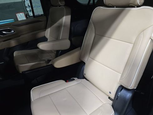 Used 2024 Chevrolet Suburban Premier w/ Premium Package AWD/4WD image 19