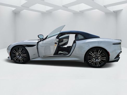 Used 2020 Aston Martin DBS Superleggera Volante RWD image 7
