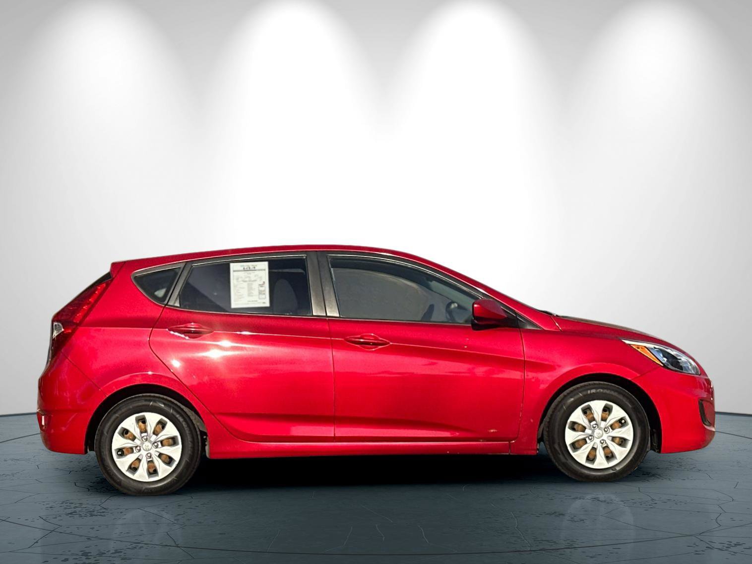 Used 2016 Hyundai Accent SE FWD image 3