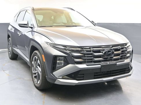 Certified 2025 Hyundai Tucson Limited AWD/4WD image 8